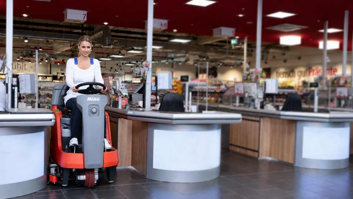 floor scrubber ride on hako scrubmaster b75r