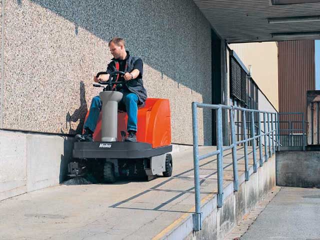 industrial ride on vacuum sweeper sweepmaster 980r